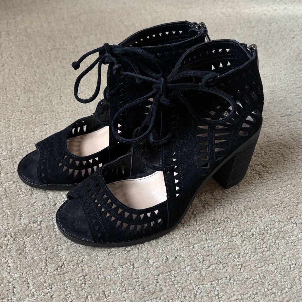 Vince Camuto Tarita Black Cutout Suede Block Peep Toe Lace Heels in Size 5.